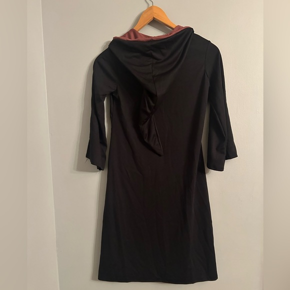 Harry Potter Gryffindor Robe - Picture 6 of 11